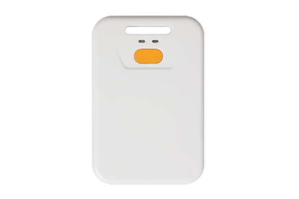  佩戴胸牌式定位标签