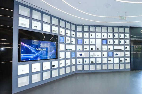 万亿产业加持，c币钱包通信抢抓历史机遇